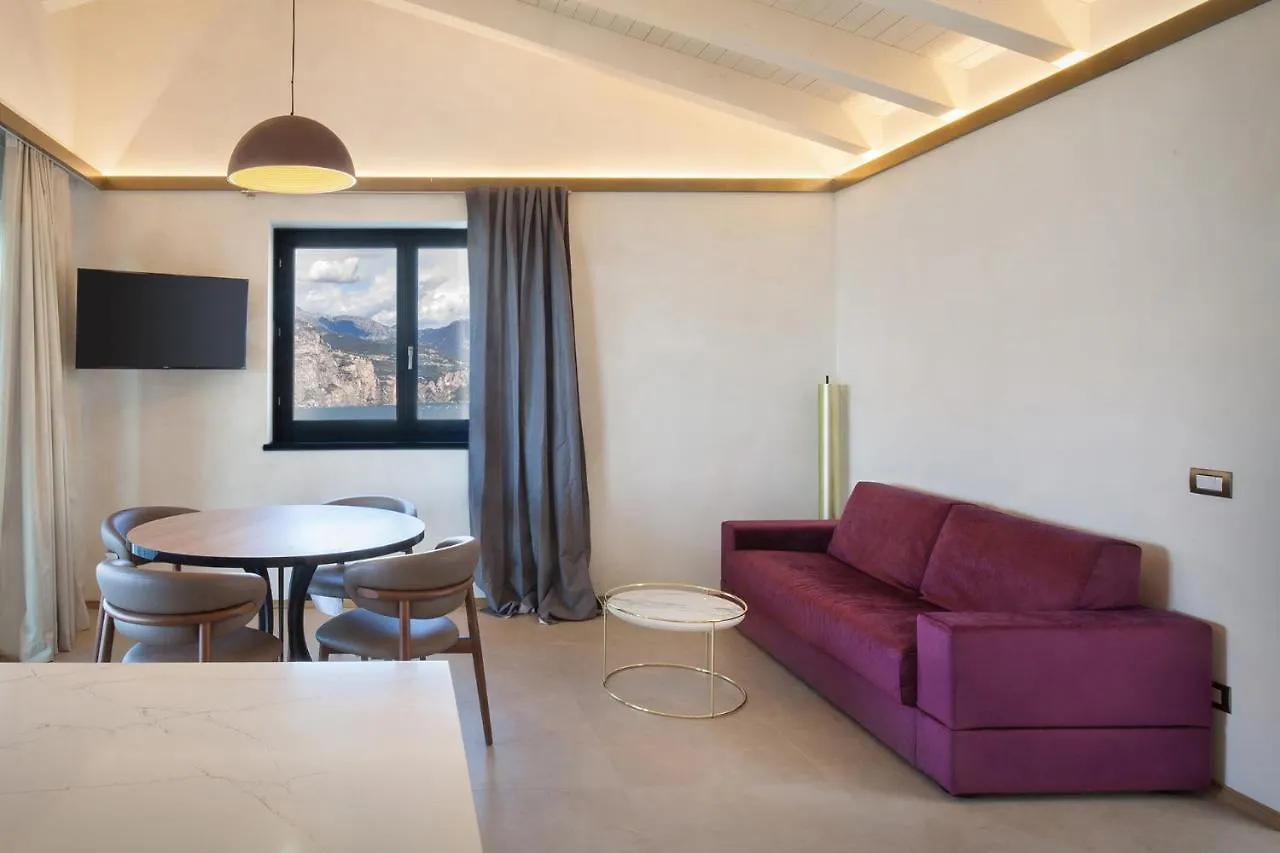 Villa Divina22- Apt Icona Con Piscina E Vista Lago カステッレット・ディ・ブレンゾーネ アパート
